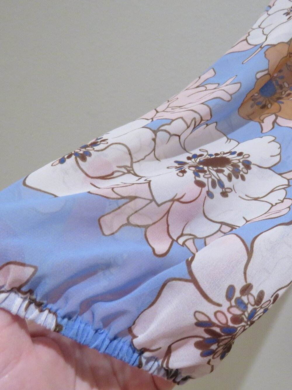 ARITZIA WILFRED Villa Smocked Dress in Soft Iris Poetic Floral Romantic US 6 - Picture 6 of 14